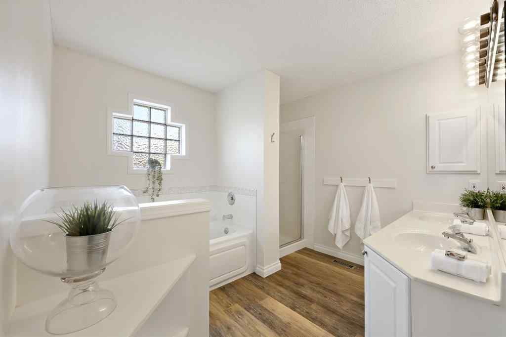 MLS® A2252642 - 100 Lakeview Cove  in Lakeview Landing Chestermere, Residential