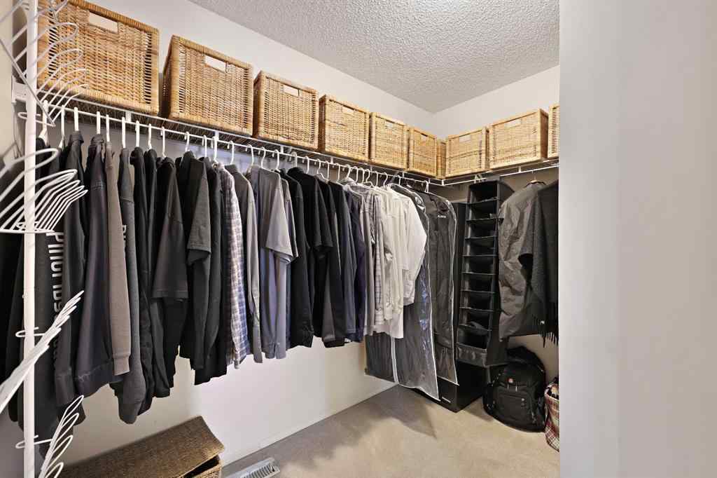MLS® A2252642 - 100 Lakeview Cove  in Lakeview Landing Chestermere, Residential