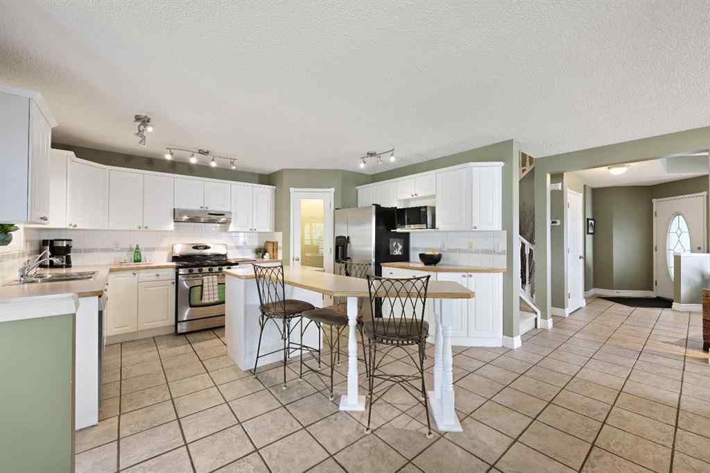 MLS® A2252642 - 100 Lakeview Cove  in Lakeview Landing Chestermere, Residential