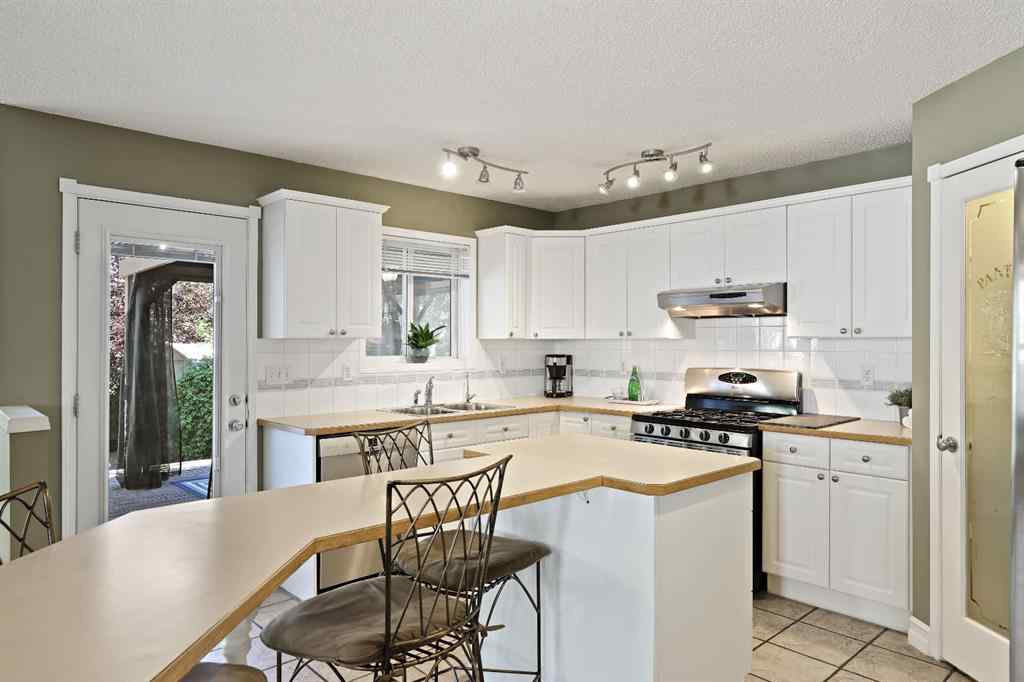MLS® A2252642 - 100 Lakeview Cove  in Lakeview Landing Chestermere, Residential