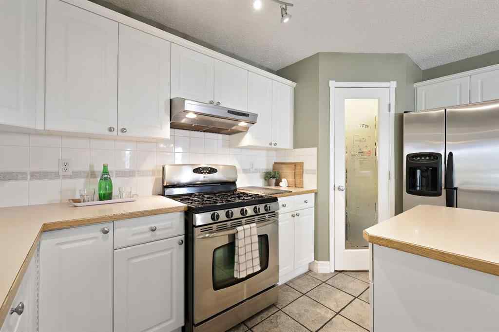 MLS® A2252642 - 100 Lakeview Cove  in Lakeview Landing Chestermere, Residential