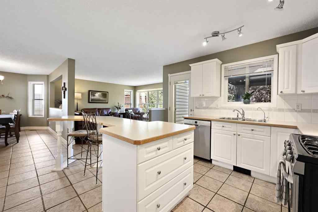 MLS® A2252642 - 100 Lakeview Cove  in Lakeview Landing Chestermere, Residential