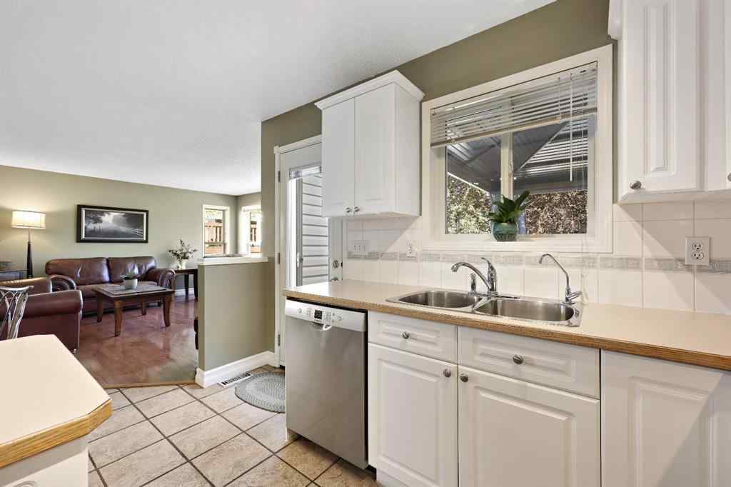 MLS® A2252642 - 100 Lakeview Cove  in Lakeview Landing Chestermere, Residential