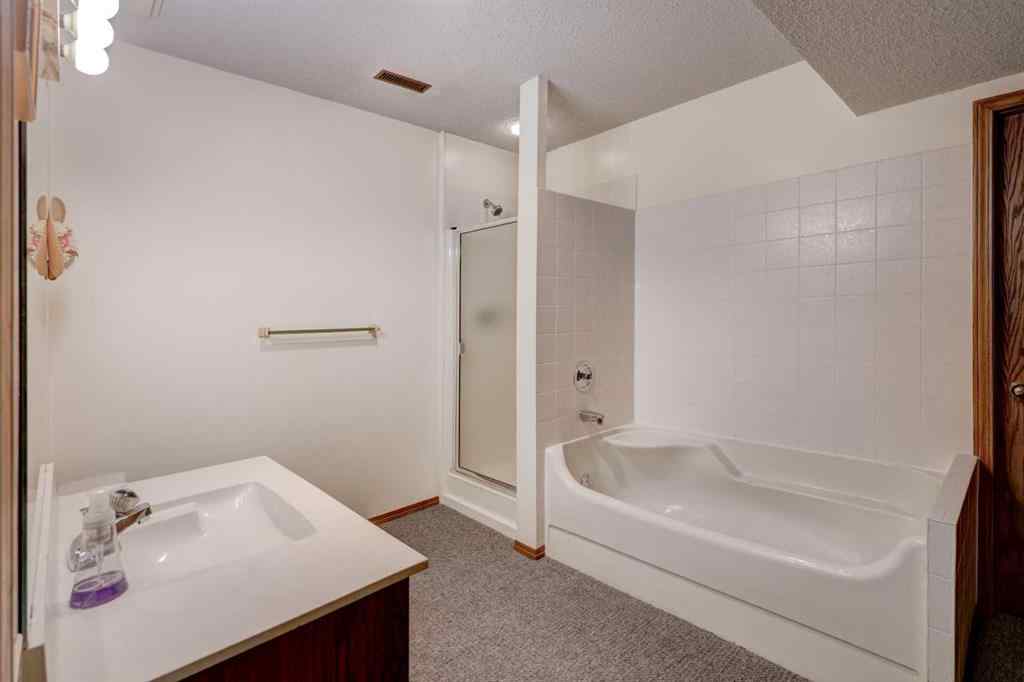 MLS® A2252648 - 76 Edgeland Road NW in Edgemont Calgary, Residential