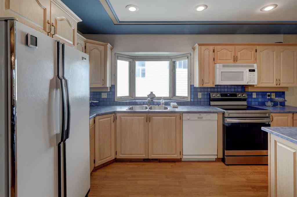 MLS® A2252648 - 76 Edgeland Road NW in Edgemont Calgary, Residential