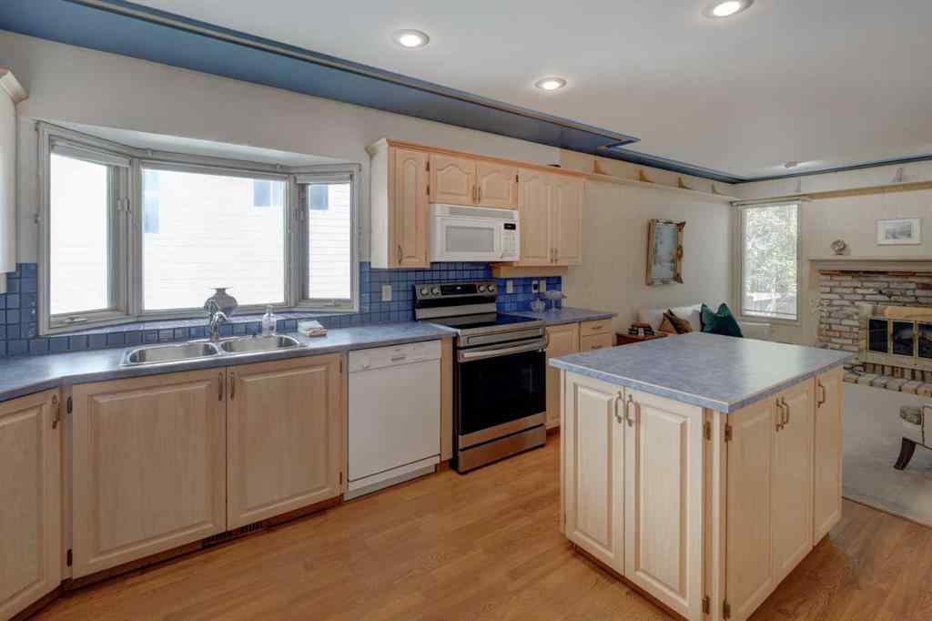 MLS® A2252648 - 76 Edgeland Road NW in Edgemont Calgary, Residential
