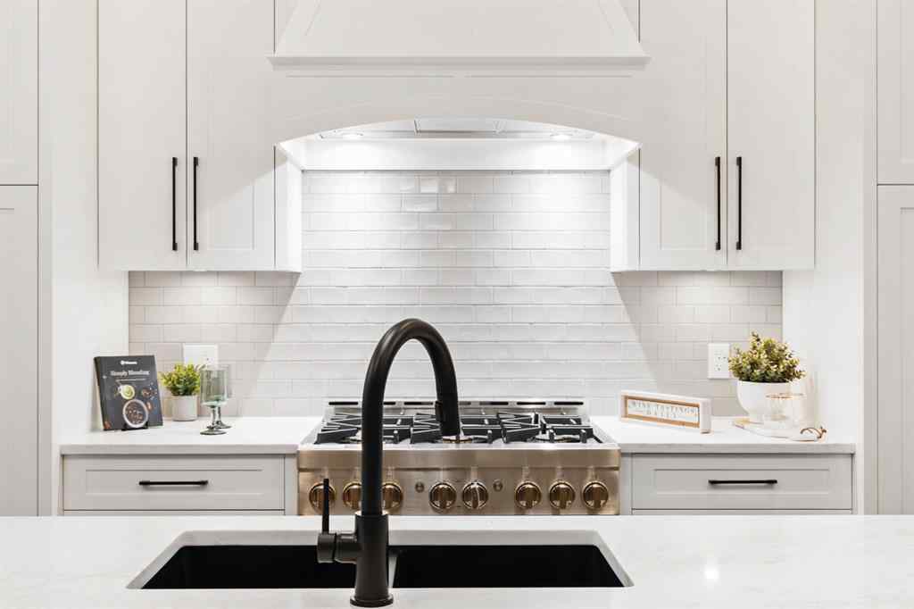 MLS® A2252685 - 2608 6 Avenue NW in West Hillhurst Calgary, Residential