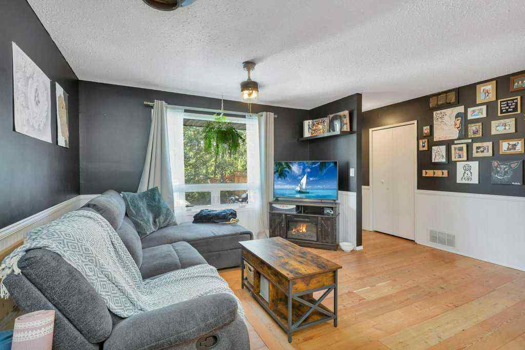 MLS® A2252686 - 101 Lakeview Avenue  in NONE Gull Lake, Residential