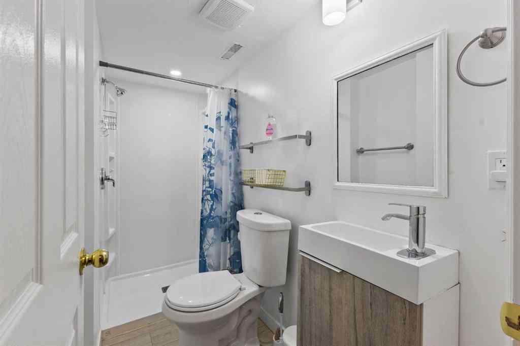 MLS® A2252688 - 205 Luxstone Way SW in Luxstone Airdrie, Residential