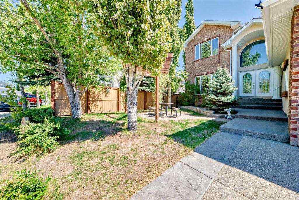 MLS® A2252694 - 73 Simcoe Close SW in Signal Hill Calgary, Residential