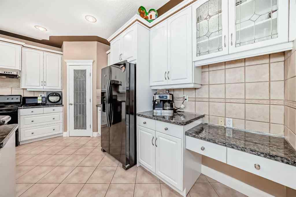 MLS® A2252694 - 73 Simcoe Close SW in Signal Hill Calgary, Residential