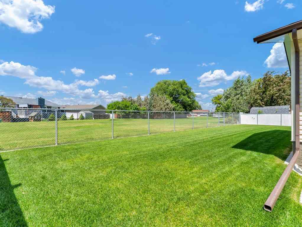 MLS® A2252734 - 38 Rossland Crescent SE in Ross Glen Medicine Hat, Residential
