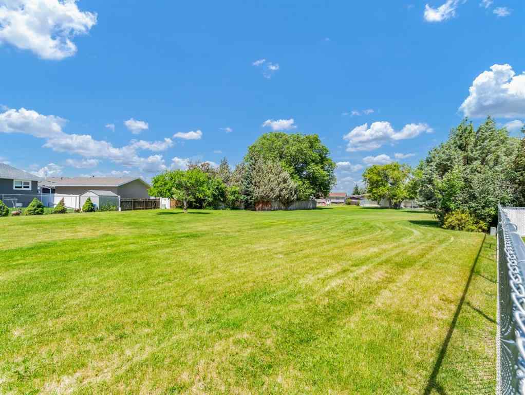 MLS® A2252734 - 38 Rossland Crescent SE in Ross Glen Medicine Hat, Residential