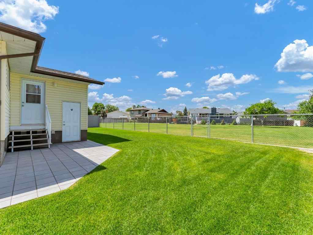 MLS® A2252734 - 38 Rossland Crescent SE in Ross Glen Medicine Hat, Residential