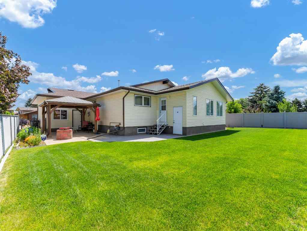 MLS® A2252734 - 38 Rossland Crescent SE in Ross Glen Medicine Hat, Residential