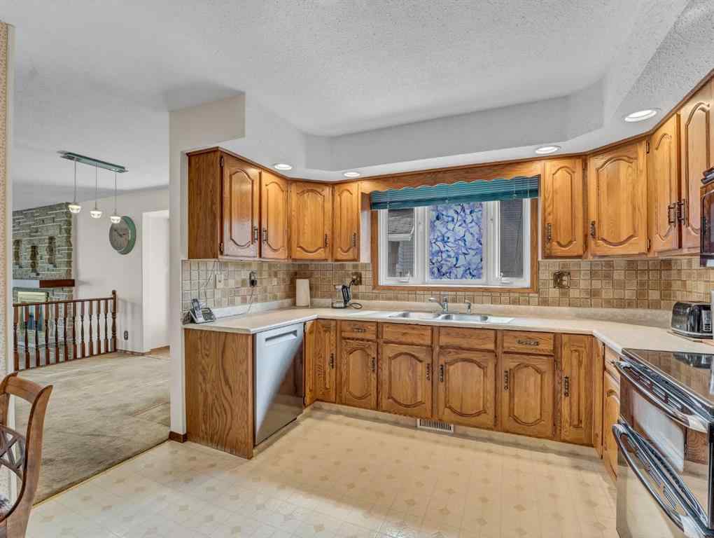 MLS® A2252734 - 38 Rossland Crescent SE in Ross Glen Medicine Hat, Residential