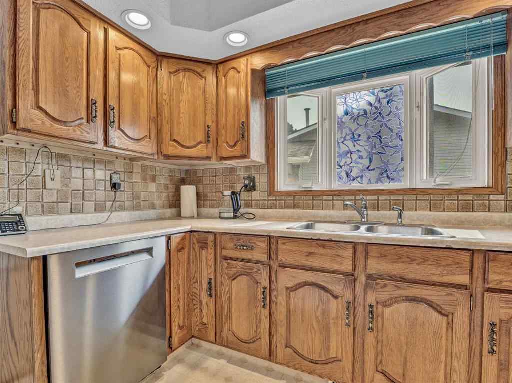 MLS® A2252734 - 38 Rossland Crescent SE in Ross Glen Medicine Hat, Residential