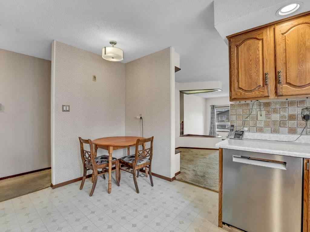 MLS® A2252734 - 38 Rossland Crescent SE in Ross Glen Medicine Hat, Residential
