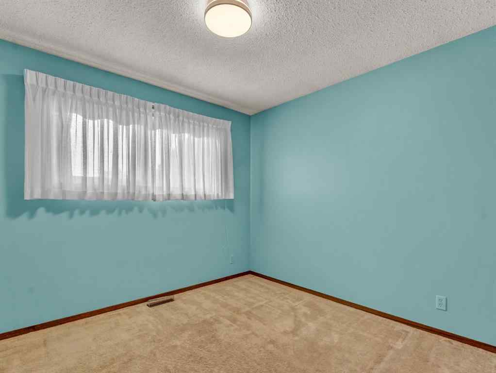 MLS® A2252734 - 38 Rossland Crescent SE in Ross Glen Medicine Hat, Residential