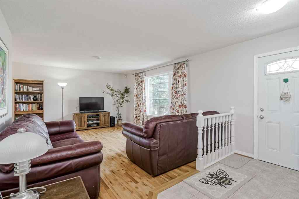 MLS® A2252762 - 4 Whitefield Close NE in Whitehorn Calgary, Residential