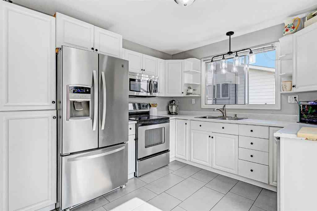 MLS® A2252803 - 9717 73 Avenue  in South Patterson Place Grande Prairie, Residential