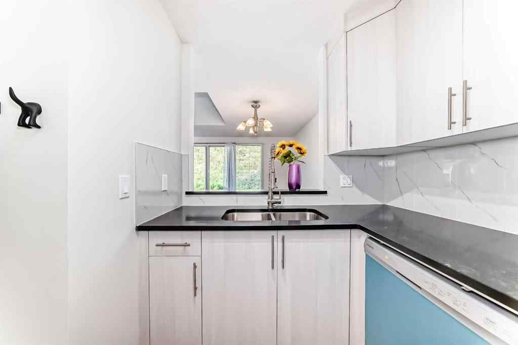 MLS® A2252807 - Unit #10 305 Village Mews SW in Patterson Calgary, Residential
