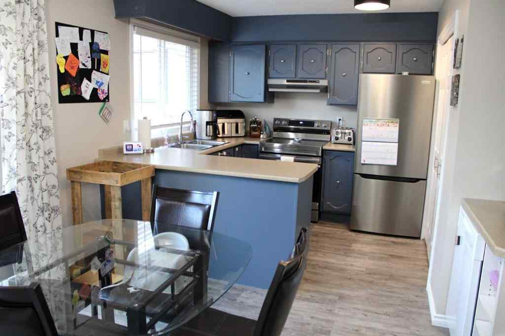 MLS® A2252882 - 5211 37 Street  in Southridge Lloydminster, Residential