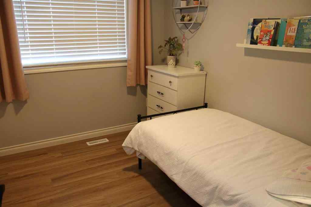 MLS® A2252882 - 5211 37 Street  in Southridge Lloydminster, Residential