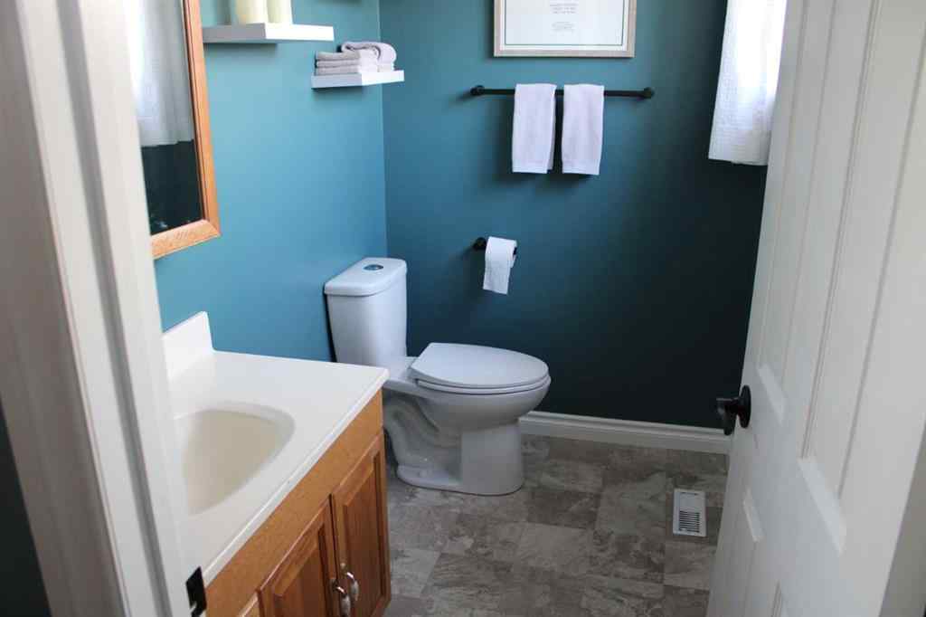 MLS® A2252882 - 5211 37 Street  in Southridge Lloydminster, Residential