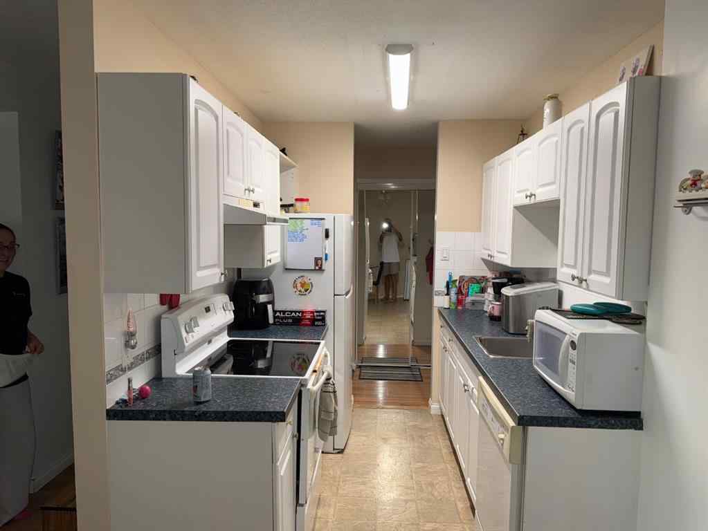 MLS® A2252904 - Unit ##210 855 Columbia Boulevard W in Varsity Village Lethbridge, Residential