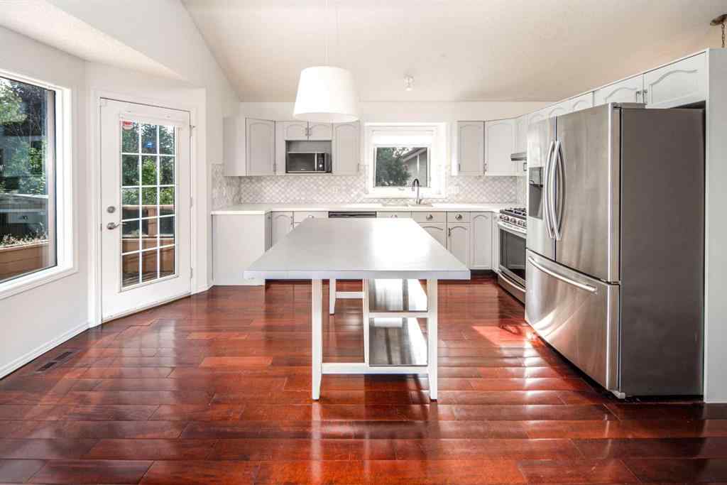 MLS® A2252905 - 832 Sierra Morena Place SW in Signal Hill Calgary, Residential