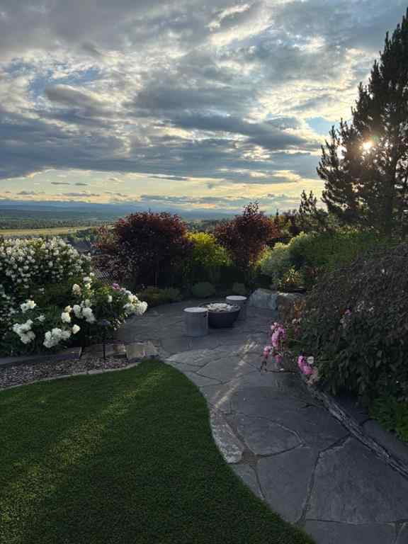 MLS® A2252909 - 220 Springbluff Heights SW in Springbank Hill Calgary, Residential