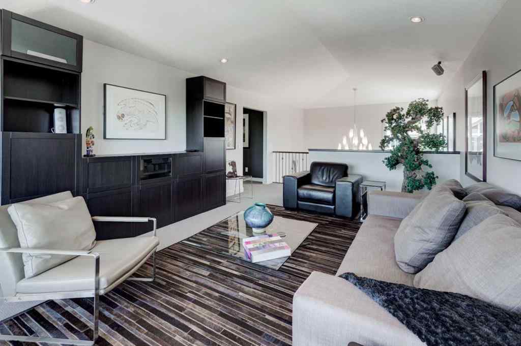 MLS® A2252909 - 220 Springbluff Heights SW in Springbank Hill Calgary, Residential