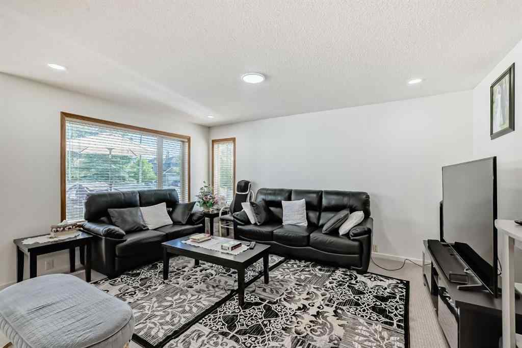 MLS® A2252911 - 407 Citadel Meadow Bay NW in Citadel Calgary, Residential