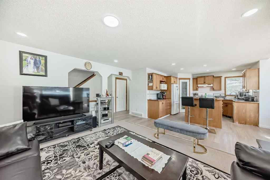 MLS® A2252911 - 407 Citadel Meadow Bay NW in Citadel Calgary, Residential