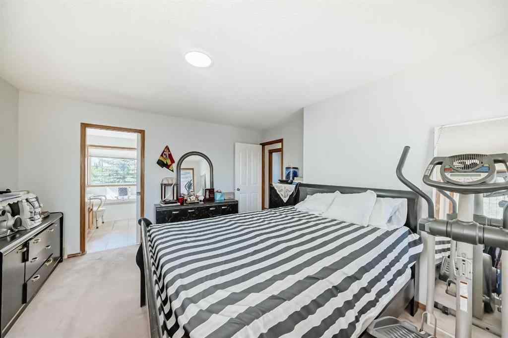 MLS® A2252911 - 407 Citadel Meadow Bay NW in Citadel Calgary, Residential