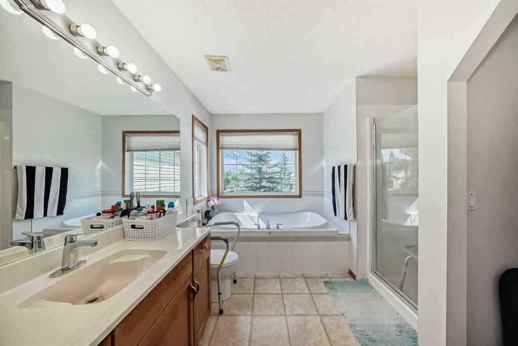 MLS® A2252911 - 407 Citadel Meadow Bay NW in Citadel Calgary, Residential