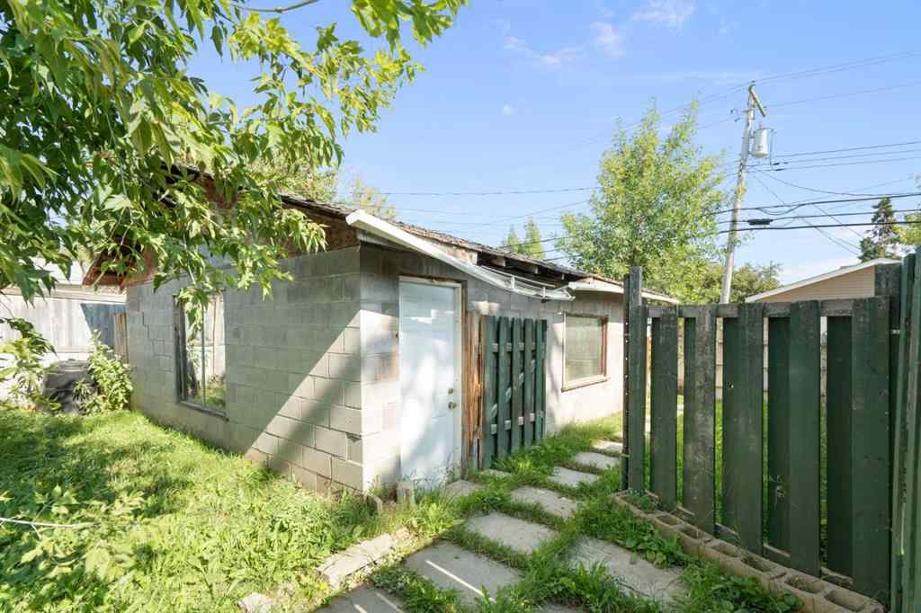 MLS® A2252916 - 3212 Dover Crescent SE in Dover Calgary, Residential