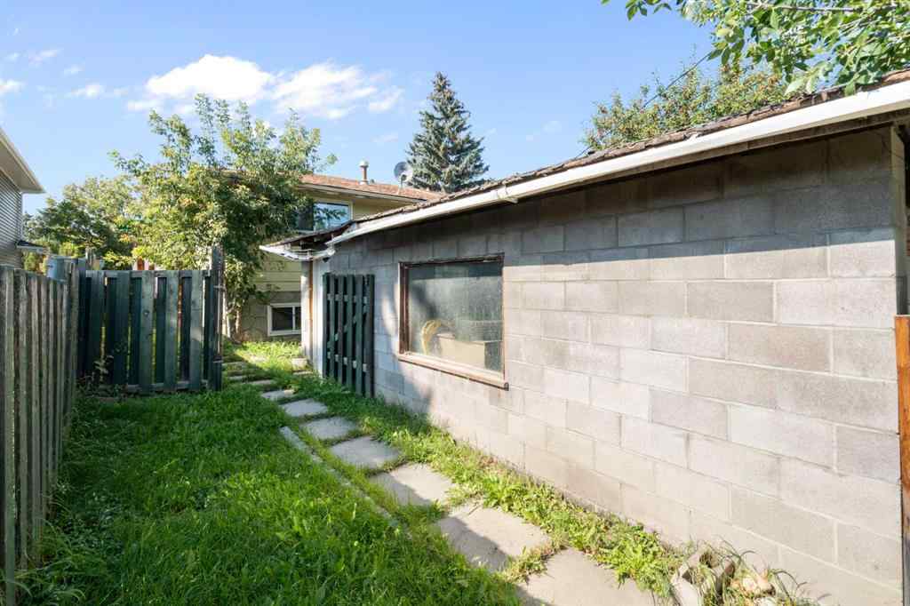 MLS® A2252916 - 3212 Dover Crescent SE in Dover Calgary, Residential