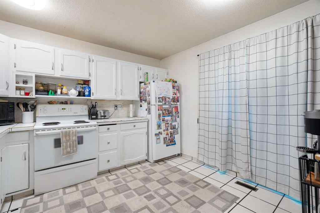 MLS® A2252916 - 3212 Dover Crescent SE in Dover Calgary, Residential