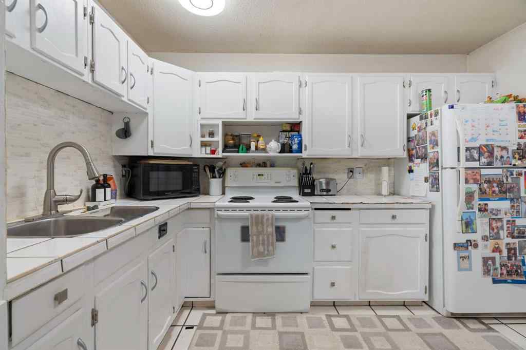 MLS® A2252916 - 3212 Dover Crescent SE in Dover Calgary, Residential