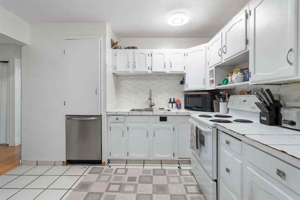 MLS® A2252916 - 3212 Dover Crescent SE in Dover Calgary, Residential