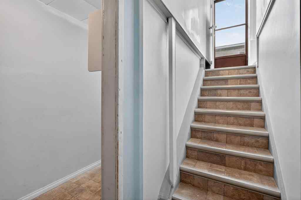 MLS® A2252917 - 5923 Centre Street NW in Thorncliffe Calgary, Residential