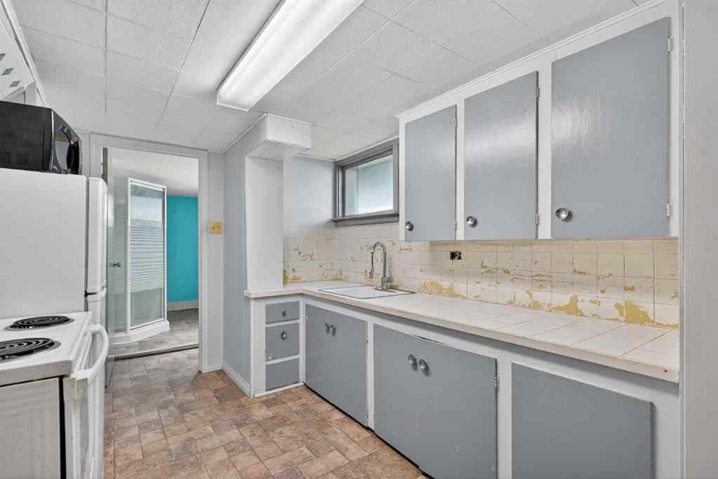 MLS® A2252917 - 5923 Centre Street NW in Thorncliffe Calgary, Residential