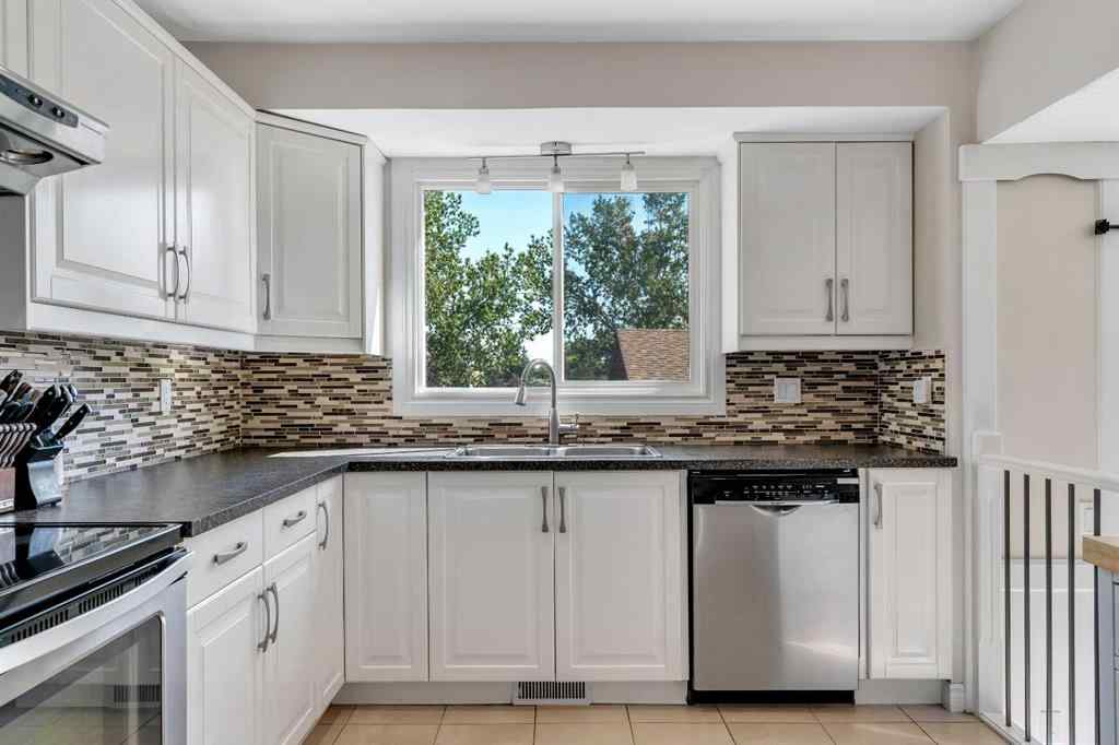 MLS® A2252927 - 3285 Cedarille Drive SW in Cedarbrae Calgary, Residential