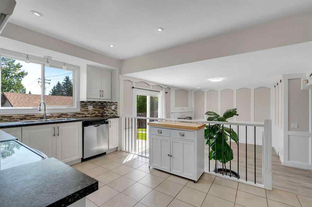MLS® A2252927 - 3285 Cedarille Drive SW in Cedarbrae Calgary, Residential
