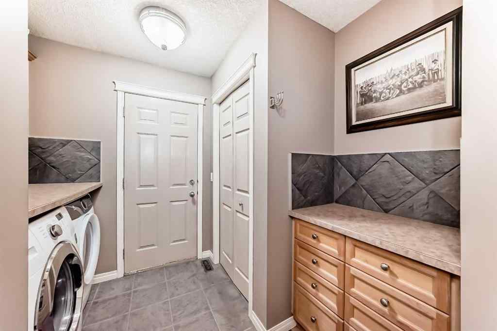MLS® A2252939 - 343 OAKMERE Way  in Westmere Chestermere, Residential
