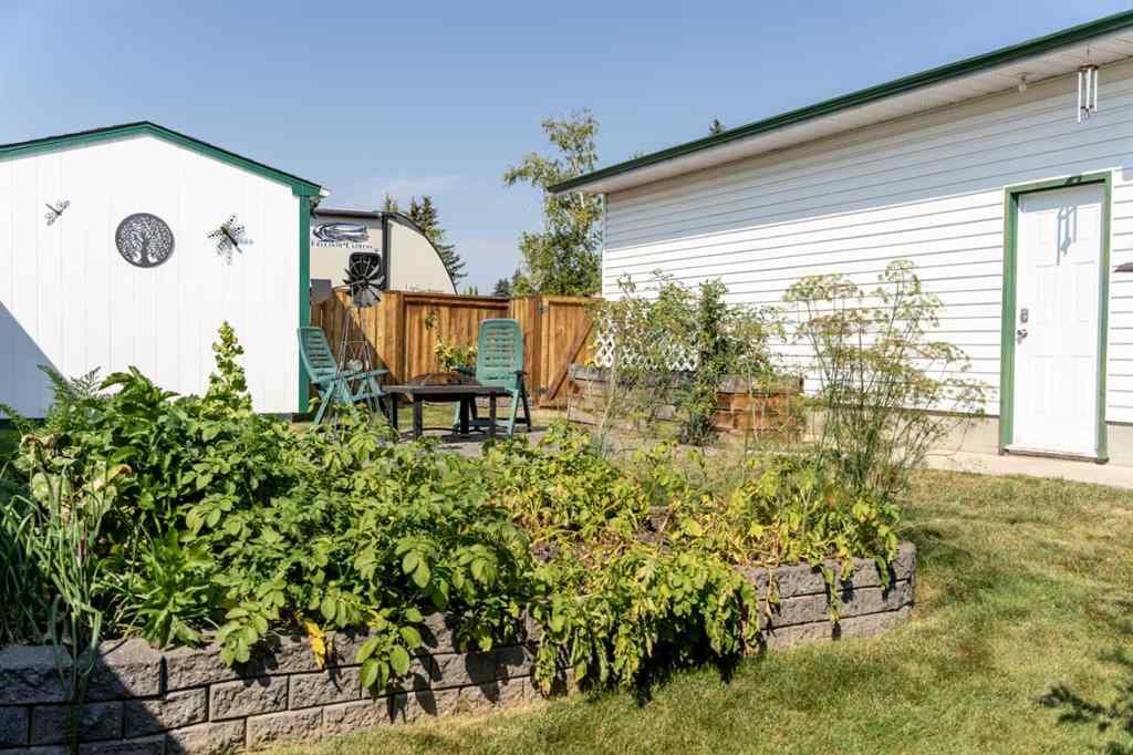 MLS® A2252946 - 10 Orchard Green E in Oriole Park Red Deer, Residential