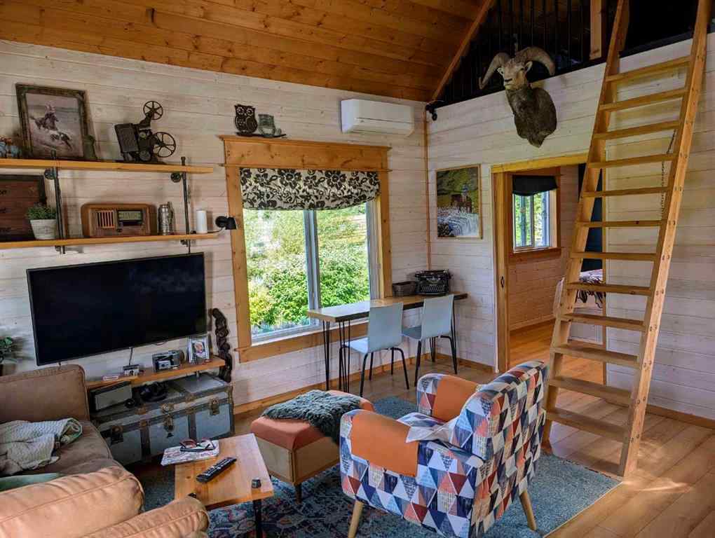 MLS® A2252954 - 410 5 St E   in Winfield Winfield, Residential