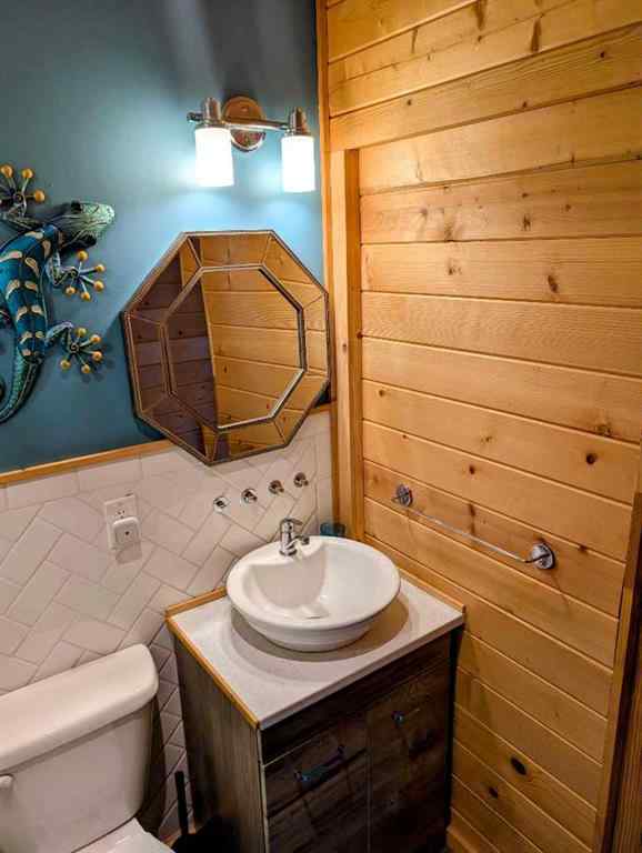 MLS® A2252954 - 410 5 St E   in Winfield Winfield, Residential